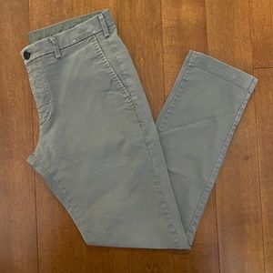 Uniqlo - Slim Fit Stretch Chinos - Size 31